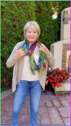 Long Rectangular Scarf Tying, Tying Neck Scarves, How To Tie Scarves Around Neck, Scarfs How To Wear A, Scarf Folding Ideas How To Tie Scarves, Scarf Tieing Ideas Tutorials, How To Wrap A Scarf Around Neck, Oblong Scarf Tying Ideas, Tying Scarves Neck