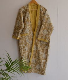 Cotton Kantha Robe made From Hand Block Printed Fabric.It is hand printed fabric using natural dyes. Item - Indian Handmade Women Kantha Robe Bathrobe Kimono Dress , Gown , Beach Cover up , Robe Material - Pure Cotton Size - One Plus ( Free Regular ) One size (plus) US women's letter Product: 1 PC Floral Printed Cotton Kantha Kimono Measurements or Sizes: Length- 45 Inches Bust- 44 inches Sleeve-14 inches Size: Free Size Kantha Kimono Main Color: - Brown Note: The color and brightness of actual product may vary due to digital photography and photo editing. We crossed check each and every product before listing. International buyers are responsible for their countries duties and taxes. Note:- Please share your contact no for Delivery DHL , Fedex and ARAMEX Hand Feel : It is soft light weigh Brown Kimono, Bath Robes For Women, Block Printed Fabric, Beige Boho, Hand Printed Fabric, Quilt Jacket, Style Japonais, Cotton Kimono, Long Kimono