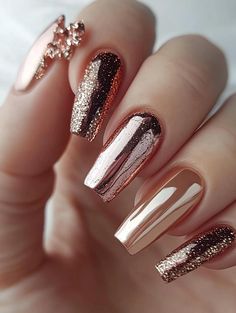 Christmas Nails Colors Ideas for Festive and Stylish Holiday Manicures Nail Colors For Christmas, Christmas Nails Colors, Christmas Nail Color, Best Nail Colors, Nail Designs Bling, Christmas Nail Colors, Rose Gold Nails Design, Holiday Manicure, Modern Shades