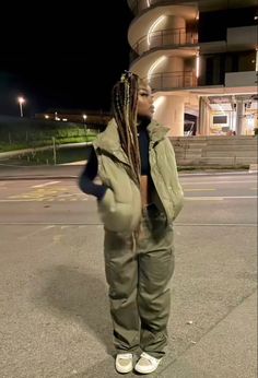 Autumn Outfits Baddie, Sage Green Streetwear, Indie Streetwear Fashion, Woman Fashion Winter, Outfit Ideas Black Women, Mode Zara, Chic Summer Outfits, Streetwear Fits, Streetwear Aesthetic