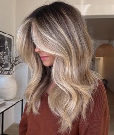 Creamy Blonde Highlights and Lowlights Creamy Blonde Highlights, Blonde Highlights And Lowlights, Blonde Highlights With Lowlights, Warm Blonde Hair, Blonde Lowlights, Blonde Shades, Highlights Ideas