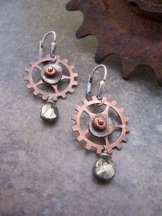 "Steampunk. Modern. Fun. Riveted copper sprockets/gears with sterling silver and pyrite drops.The lever backs are oxidized sterling silver .They are about 1.25\" long." Punk Jewelry Diy, Pyrite Earrings, Washer Jewelry, Steampunk Earrings, Steam Punk Jewelry, Industrial Jewelry, Steampunk Gears, Jewelry Artist, Steampunk Necklace