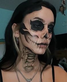 Skeleton Make Up Aesthetic, Skeleton Woman Makeup, Skeleton Teeth Makeup, Skeleton Chest Makeup, Skeleton Makeup Neck, Skeleton Neck Makeup, Skull Face Makeup Tutorial, Skeleton Makeup Pretty, Skeleton Makeup Aesthetic