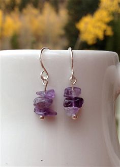 Rings Amethyst, Chip Earrings, Neutral Dresses, Wire Earring, Ruby Rings, Purple Accents, Emerald Pendant, Earrings Inspiration, Earrings Simple