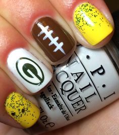 Dressing up for football games is part of the fun! This cute nail design is the perfect touch for any football fanatic! Greenbay Packer Nails, Football Nails Design