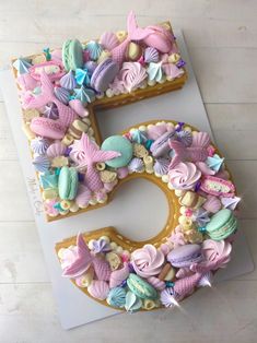 a cake shaped like the number five with seashells and shells on it's side