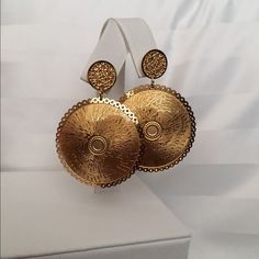 These Are Adorable And Very Well Made With Lots Of Detail. Ion Plated Gold Stainless Steel Disc Earrings. Come In Their Box. They Are About 1.5" Wide. They Will Never Tarnish! Great Quality. Gold Clip-on Earrings, Gold-tone Clip-on Jewelry As Gift, Gold-tone Clip-on Jewelry For Gift, Gold-tone Clip-on Earrings As Gift, Round Metal Clip-on Plug Earrings, Elegant Medallion Earrings For Gift, Elegant Nickel-free Medallion Earrings, Silver Round Earrings, Crab Earrings