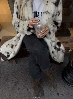 Boho Street Style, Super Model, Photoshoot Inspo, Fur Coat, Fashion Inspo, Street Style