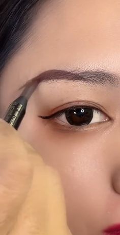 How To Paint Eyebrows, How To Shape Eyebrows With Pencil, Eyebrow Drawing Tutorial Step By Step, Easy Ways To Do Eyebrows, Eyebrow Tutorial With Pencil, Applying Eyebrow Pencil, Eyebrow Hacks Shape Perfect Brows, How To Shape Eyebrows For Beginners, How To Eyebrows