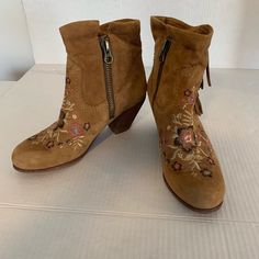 Sam Edelman Women’s Tan Suede Almond Toe Side Zip Ankle Boots With Fringe Trim “ Block Heel Gold, Taupe, Brown & Coral Floral Embroidery Stitch Detail Size 7.5 Great Condition Boots With Fringe, Embroidered Boots, Embroidery Stitch, Tan Suede, Fringe Trim, Sam Edelman Shoes, Sam Edelman, Floral Embroidery, Embroidery Stitches