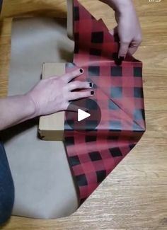 387K views · 6.8K reactions | Quick Wrapping Tutorial | By The Shabby Shack | Facebook Macrame Knots, Paper Folding, Diy Hacks, Diy Bow, How To Make Bows, Creative Gifts, Homemade Gifts, Christmas Fun