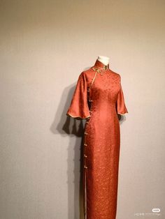 Vintage Ao Dai, Qipao Gown, Gurung Dress, Chinese Clothing Traditional, Asian Style Dress, Qi Pao, Kaftan Designs, Traditional Chinese Dress