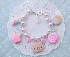 .**o**.✰*o¨oº*. 🎀 D E S C R I P T I O N 🎀 .*ºo¨o*✰.* Super sweet and kawaii bracelet composed by a bracelet of handlinked beads, they have a pink/purple/blue gradient effect! The charms are little acrylic stars, mini acrylic cristals, an enamel sakura flower and 4 big polymer clay cabochons! .**o**.✰*o¨oº*. 🎀 S H I P P I N G 🎀 .*ºo¨o*✰.* Shipping is 5€ airmail without tracking number worldwide. Italia: raccomandata If you need a tracking number, just add this listing to your order: https://w Kawaii Bracelet, Fake Sweets, Candy Bracelet, Rose Violette, Candy Jewelry, Sakura Flower, Kawaii Jewelry, Kawaii Accessories, Charms Bracelet