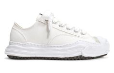 A05FW702-WHT White Sports Sneakers With Stitched Sole, White Mid-top Sneakers With Vibram Sole, Maison Mihara Yasuhiro, Maison Mihara, Skate Shoes, Sneakers White, Shoe Collection, Low Top, Top Sneakers