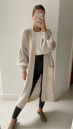 Neutral Cardigan, Bell Sleeve Cardigan, Looks Pinterest, Sleeve Cardigan, Mode Inspiration, Fall Winter Outfits, Long Cardigan, Outfits Casuales, Bell Sleeve