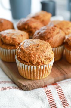 some muffins are sitting on a cutting board