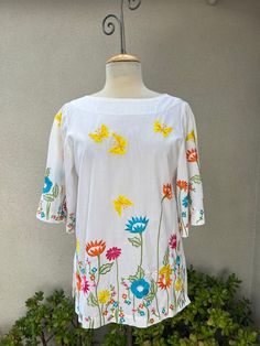 "Vintage boho white tunic top colorful floral butterfly embroidery by Chuchi Philippines sz Small. Made of 65% polyester and 35% cotton in the Philippines, good condition , back zipper and angel style sleeves Measurements flat Shoulders 16\" Sleeves 14\" Bust 40\" Waist 38\" Hips 40\" Length 26\"" Bohemian Tops With Floral Print And Butterfly Sleeves, Bohemian Floral Print Tops With Butterfly Sleeves, Floral Embroidered Tunic Top For Summer, Casual Summer Blouse With Butterfly Print, Fitted Tops With Butterfly Embroidery For Spring, Fitted Butterfly Embroidery Top For Spring, Fitted Top With Butterfly Embroidery For Spring, Fitted Summer Tops With Butterfly Embroidery, Summer Fitted Tops With Butterfly Embroidery