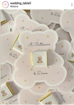 wedding table numbers with teddy bears and stars on pink paper, surrounded by gold trimmings