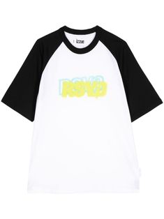 white/black cotton jersey texture colour-block print graffiti print appliqué logo crew neck short raglan sleeves straight hem City Shorts, Graffiti Prints, Balenciaga Triple S, Summer Beach Wear, Short Suit, T Shirt Vest, Colour Block, Light Jacket, Jacket Style