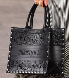 Dior Cruise, Christian Dior Bag, Luxury Purses, Chanel Deauville Tote Bag, Handbag Shoes, Cute Bags, Mode Inspiration