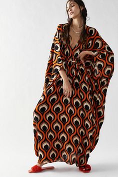 Chic Dinner Outfit, Vintage Vacation, Maxi Kaftan, Summer Beach Outfit, Dinner Outfits, Print Pullover, Beach Dresses, Skirt Length, Geometric Print