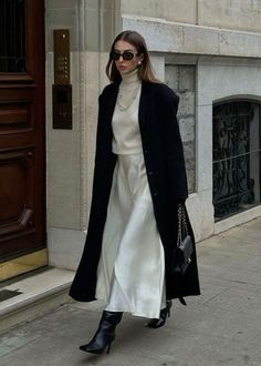 Fashion: #fashion, #style, #outfitinspiration, #beauty Old Money Style Winter, Winter Outfits Old Money, What To Wear In New York, Essential Fashion, Classy Winter Outfits, Winter Fashion Outfits Casual, London Outfit, Italy Outfits, New York Aesthetic