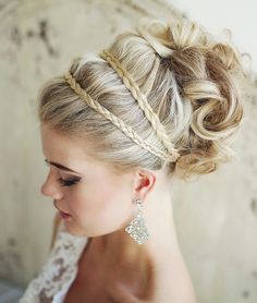 Effortlessly Chic Wedding Hairstyle Inspiration - MODwedding Headband Curls, Romantic Wedding Hair, Elegant Wedding Hair, Peinados Recogidos, Cool Braids, Wedding Hair Inspiration, Braided Hairstyles For Wedding, Wedding Hairstyles Updo, Wedding Hair And Makeup