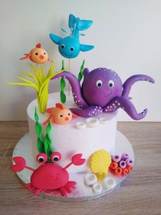 there is a cake decorated with an octopus and sea animals