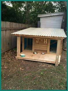 a dog house built into the side of a yard