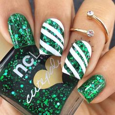 Easy Christmas Nails, Christmas Nails Ideas, Christmas Nails Acrylic, Xmas Nails, Manicure Y Pedicure, Cute Nail Designs