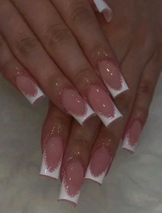 Medium Square Press On Nails, Cute Acrylic Nail Designs White, White Acrylic Nails With Design Glitter, Easy Nails Square, Nail Inspo Trendy 2024 Square, White Nails Square Medium, Acrylic Nail Square, Square Acrylic Nails Glitter, Nails Acrylic Medium Length Square