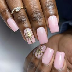 30 Holiday Nails: Festive Nail Inspo for Christmas, Winter Parties, and Special Occasions Nail Inspo For Christmas, Nails Festive, Festive Holiday Nails, Winter Parties, Nail Colors Winter, Festival Nails, Classy Nails, Chic Nails, Dope Nails