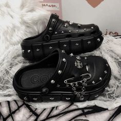 Revitalize your inner goth with Batty Goth-crocs! These chic and fierce crocs showcase an exclusive bat design that will capture attention. Embrace the ease and functionality of crocs while makin... Goth Shoes, Punk Shoes, Punk Pins, Garden Shoes, New Rock, Estilo Punk, Platform Slippers, Metal Charm, Trendy Shoes