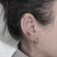 a woman's ear with small flowers on it