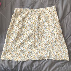 Brand: Hollister Size: Small Quality: Never Worn - This Is A Yellow Floral High Rise Cute Skirt I Bought From Hollister. I Never Wore It Because I Couldn’t Find A Cute Top With It. Hopefully One Of You Creative People Will Be Able To Match It And Wear It. High Rise Skirt Outfit, Floral Print Pencil Mini Skirt For Summer, Casual Pencil Skirt With Floral Print, Casual Floral Print Pencil Skirt, Floral Print Pencil Skirt For Day Out, Skirts Floral, Gingham Jacket, High Rise Skirt, Wrap Maxi Skirt