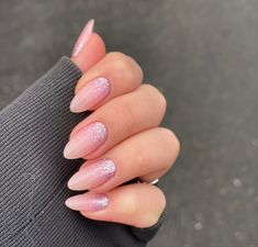 Nails Inspiration Pink Glitter, Pink And Sparkle Nails, Pink Elegant Nails, Delicate Nail Designs, Pink Sparkly Nails, Sparkly Nail Designs, Unghie Sfumate, Subtle Nails, Soft Nails