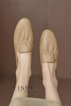 Fisdy - Zapatos planos clásicos de piel genuina con suela blanda y tacón bajo - Ideales para el otoño Womens Flat Shoes, Dressing Style, Leather Flat Shoes, White Silk, Flat Shoes, Fall Season, Low Heels, Womens Flats, Flat Shoes Women