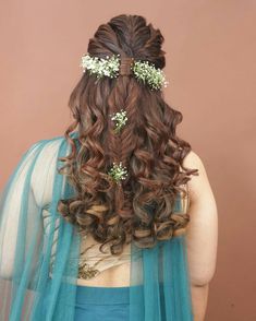 Curly Low Ponytail, Kankotri Decoration, Jora Hairstyle, Mehendi Hairstyles, Low Ponytail Hairstyle, Curled Hairstyles For Medium Hair, Bangle Ceremony, Down Hairstyles For Long Hair, Low Ponytail Hairstyles