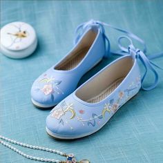 Cottage Core Shoes, Comic Dress, Kimono Outfits, Glamour Vintage, Old Fashion Dresses