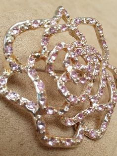 VINTAGE JEWELRY COLLECTIONGorgeous large crystals rose broochGreat quality good condition only 1 crystal missedReady to ship! Floral Pendant Necklace, Rose Brooch, Vintage Lockets, Floral Pendant, Crystal Rose, Unique Collectibles, Unique Gifts For Her, Large Crystals, Pink Crystal