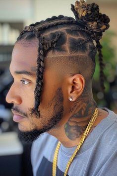 Box braids man bun Short Hair Dreadlocks, Man Braid, Afro Hair Fade, Faded Hair Color, Box Braids Men, Taper Haircut, Bun Braids, Mens Twists Hairstyles, Braids For Men