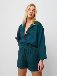 "ISLA is a high waist linen shorts. DETAILS - High waist - Elasticated waist - Side seam pockets - Oeko-Tex certified 100% lightweight linen - Cut and sewn to order just for you in our studio COLOR - Emerald Blue, you can also choose other colors above - Fabric samples are available here https://www.etsy.com/listing/586569696/linen-fabric-samples SIZING & FIT - Fits true to size - Model is 5'8\" / 173cm and wears size S CARE FOR LINEN - Machine wash up to 30ºC/86ºF gentle cycle - Lay flat to dry or tumble dry low - Warm iron if needed - Do not bleach SIZE GUIDE Size conversion guide Size XS (US 0-2, IT 36-38, UK 4-6, Japan 3-5, France 32-34) Size S (US 4-6, IT 40-42, UK 8-10, Japan 7-9, France 36-38) Size M (US 8-10, IT 44-46, UK 12-14, Japan 11-13, France 40-42) Size L (US 12-14, IT 48-50 Green Linen Shorts With Pockets, Linen Tops With Pockets, Short Length, Short Linen Tops With Pockets, Short Length Linen Tops With Pockets, Linen Shorts Set, Wide Leg Linen Trousers, Kimono Wrap Dress, Linen Wrap Dress, Linen Kimono