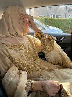 Hijab Eid Outfits Ideas, Asthetic Snaps, Eid Outfits Ideas, Weading Dress, Hijabi Women, Hijabi Wedding, Eid Looks, Wedding Pictures Ideas, Hijabi Brides