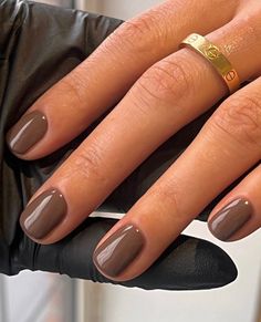 Autumn Nail Colours, Autumn Nail, Fall Nail Trends, Fall Gel Nails, Cute Nails For Fall, Nail Colours, Look Classy, Round Nails, Thanksgiving Nails