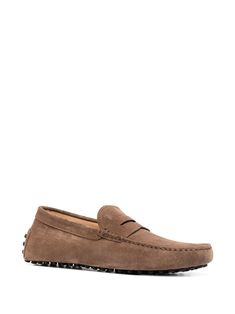 Brown suede Gommino driving loafers from TOD'S featuring almond toe, branded insole, slip-on style and rubber sole. This item is in size 6½ and the color is Brown Mens Loafers Shoes, Formal Loafers, Driving Loafers, Crossbody Tote Bag, Driving Shoes, 4 In 1, Flat Shoes, Brown Suede, Leather Accessories