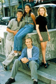 the cast of friends posing on steps in front of a fountain with their arms around each other