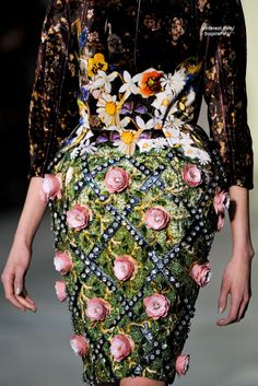 Mary Katrantzou | Purely Inspiration http://www.style.com/fashionshows/detail/F2011RTW-MKATRANTZOU Mode Prints, Gareth Pugh, Couture Mode, Central Saint Martins, Mary Katrantzou, Late Winter, Couture Details, Floral Fashion, Elie Tahari