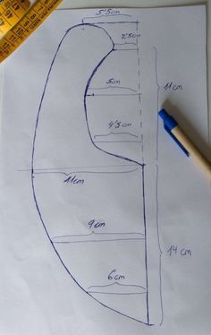 the drawing shows how to make a dress with measurements for each part of the skirt