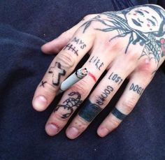 Men Finger Tattoos, Neotraditional Tattoo, Petit Tattoo, Knuckle Tattoos, Skeleton Hand Tattoo, Tattoos Geometric, Small Hand Tattoos, Hand Tattoos For Guys, Aesthetic Tattoo