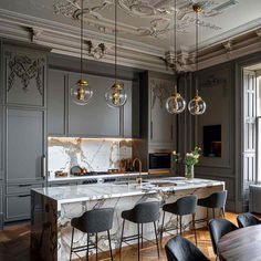 28 Culinary Extravaganzas: Baroque and Rococo Kitchen Inspirations Glam Kitchen, Modern Kitchen Design Luxury, Pantry Design, Counter Tops, Luxury Kitchen, Kitchen Style, Kitchen Pantry